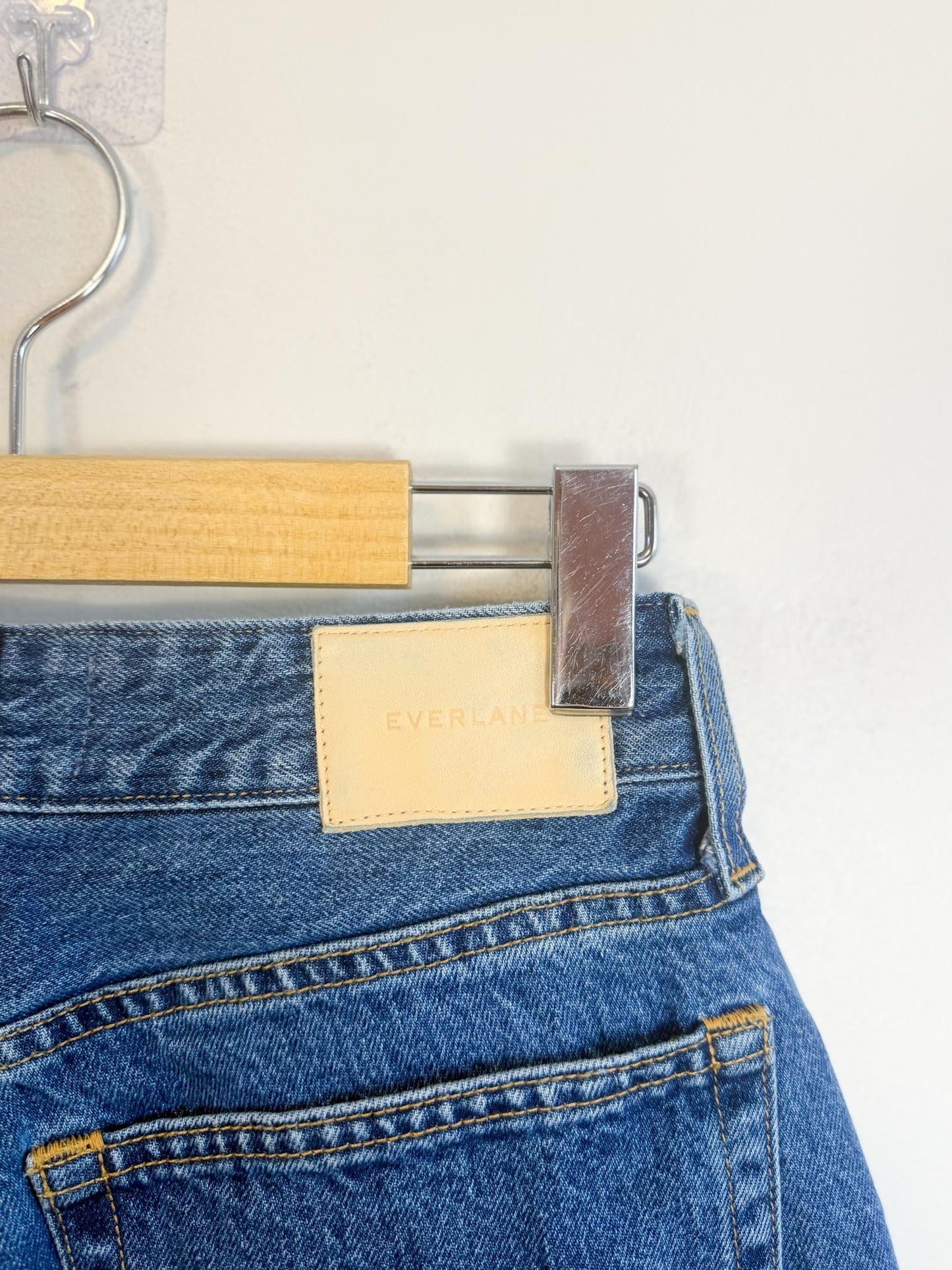 Everlane "The Curvy 90s Cheeky Straight Jean" in Medium Wash (Size 27)