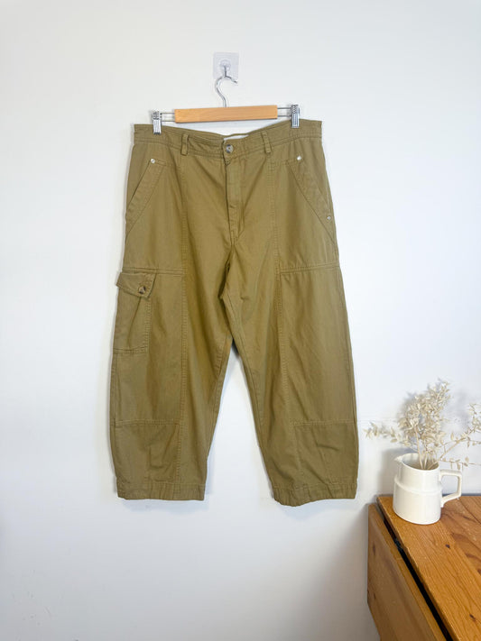 by Anthropologie Cropped Cargo Pants in Khaki Green (Size 14P)