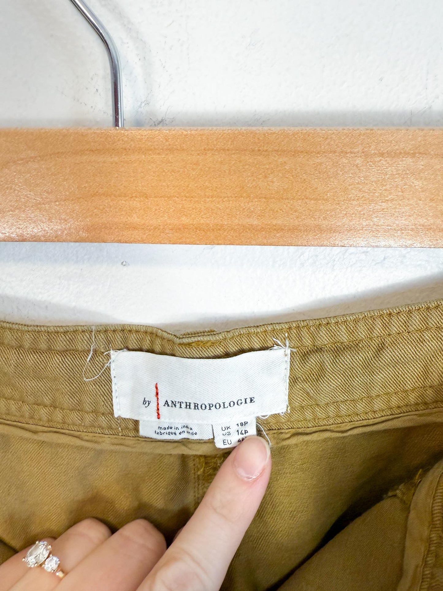 by Anthropologie Cropped Cargo Pants in Khaki Green (Size 14P)