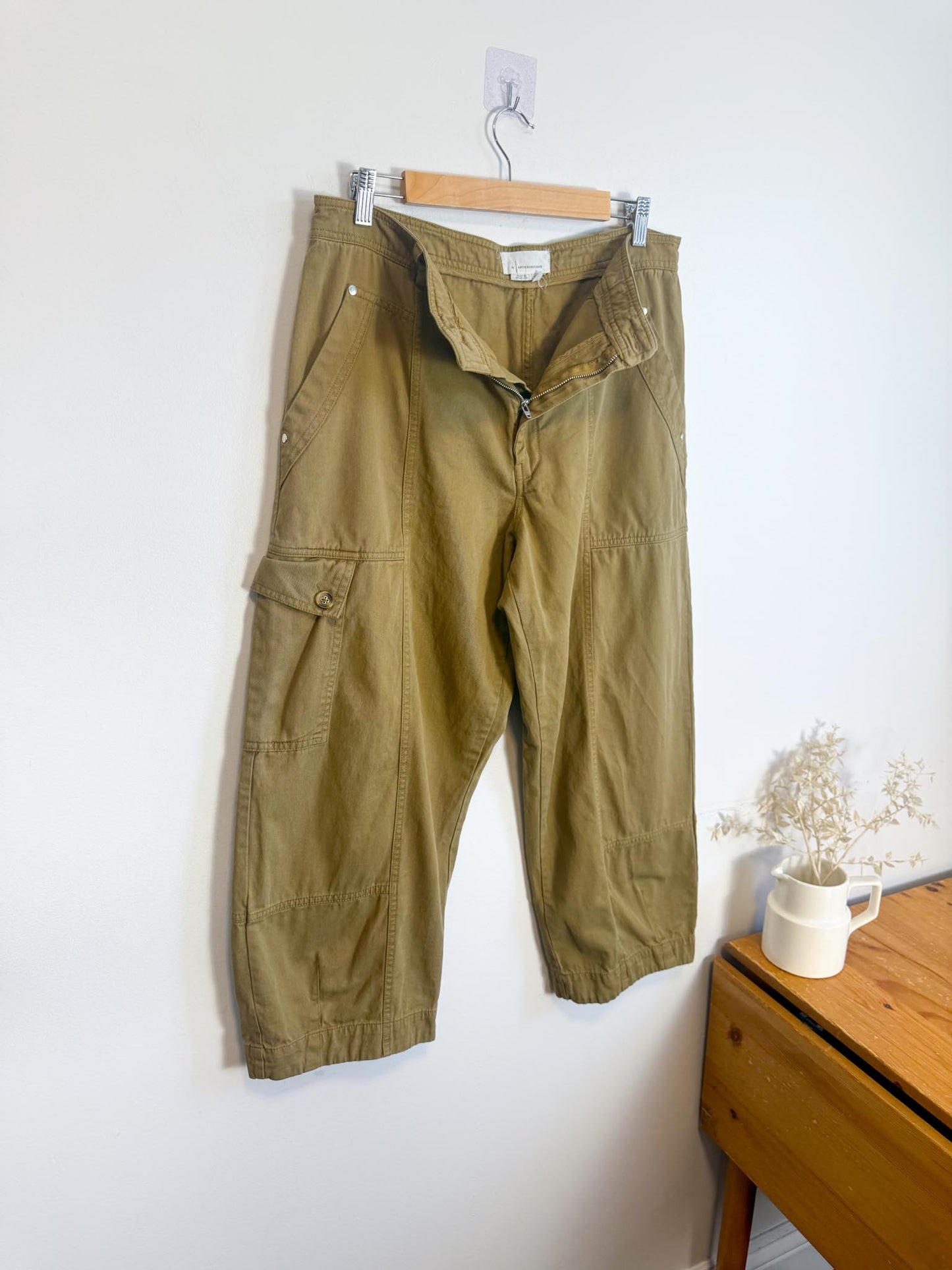by Anthropologie Cropped Cargo Pants in Khaki Green (Size 14P)