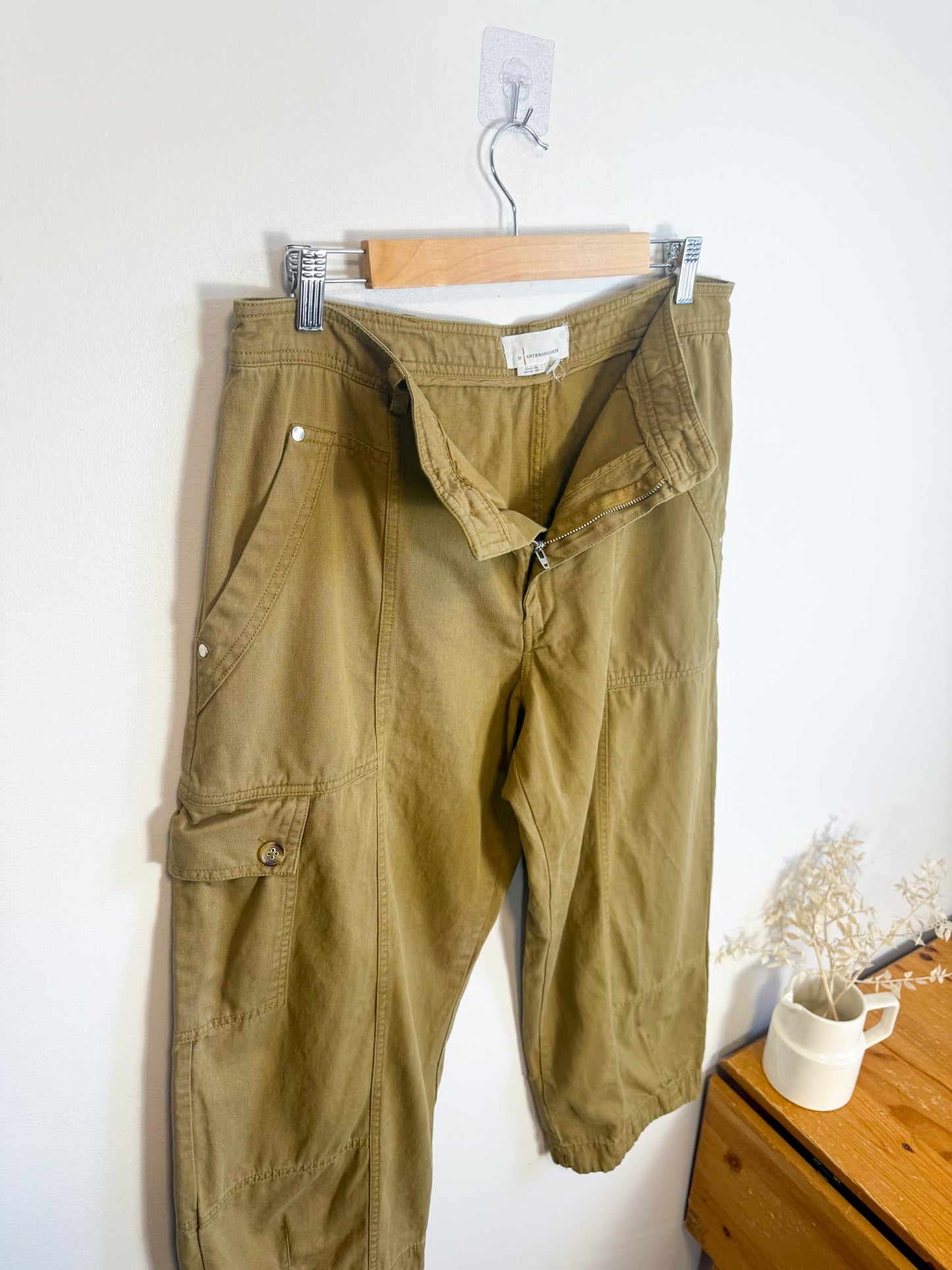 by Anthropologie Cropped Cargo Pants in Khaki Green (Size 14P)