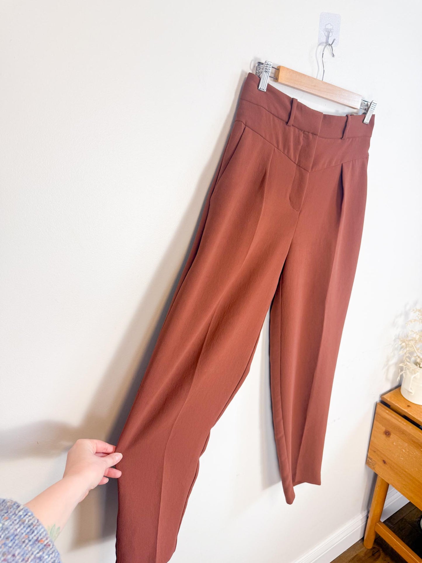 Wilfred High Rise Trousers in Brown (Size 6)