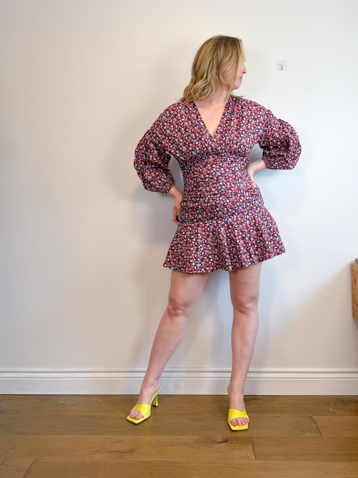 Scanlan Theodore Ruched Mini Dress in Floral (Size S)