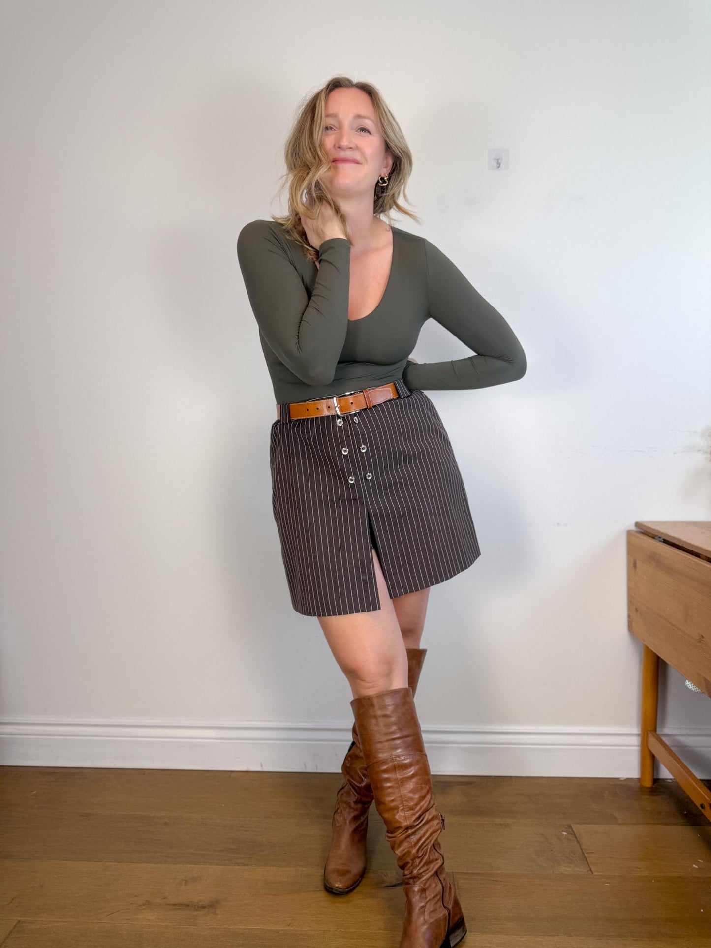 Babaton "Contour V-neck Longsleeve in Dark Green" (Size M))