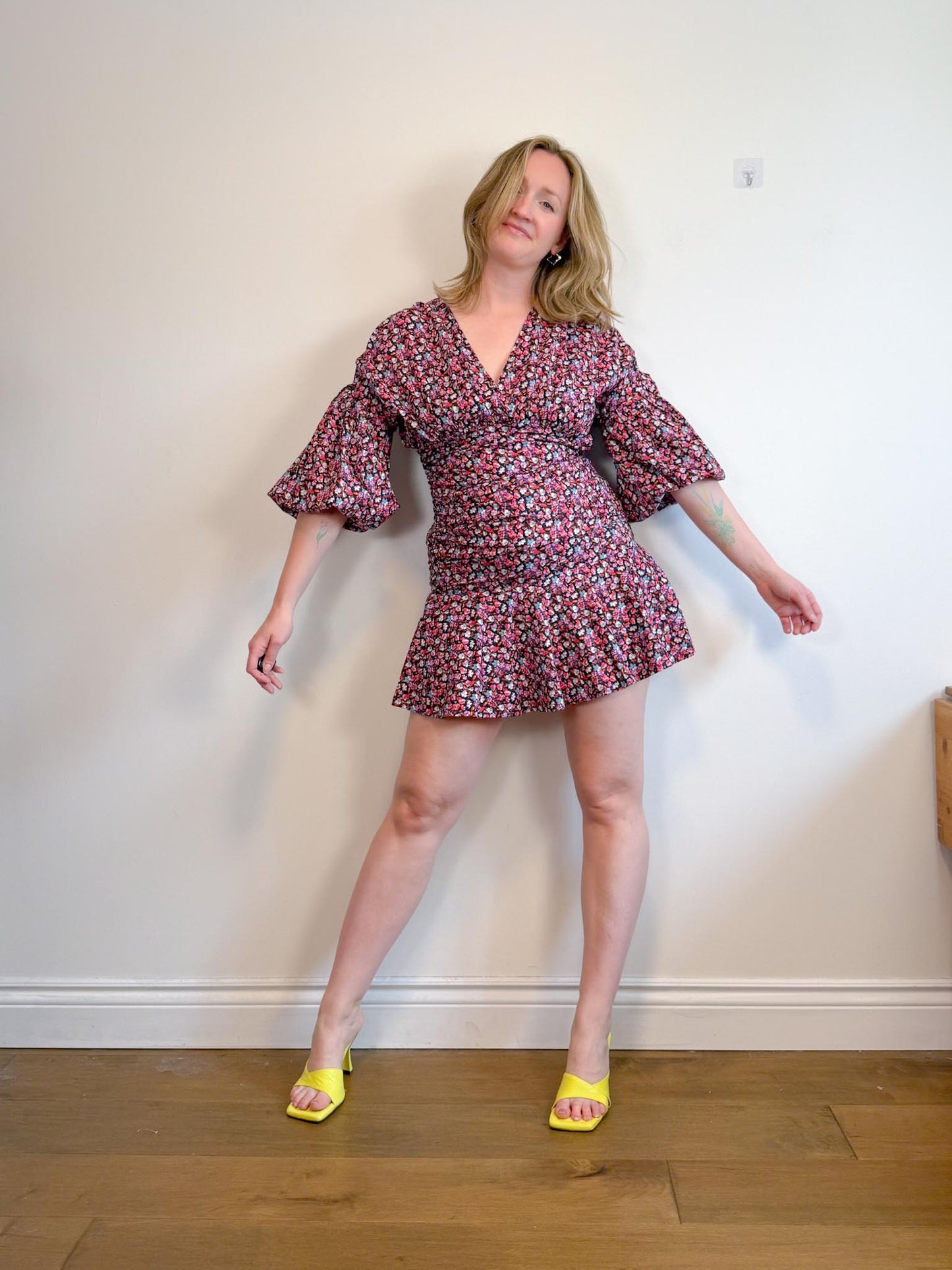 Scanlan Theodore Ruched Mini Dress in Floral (Size S)