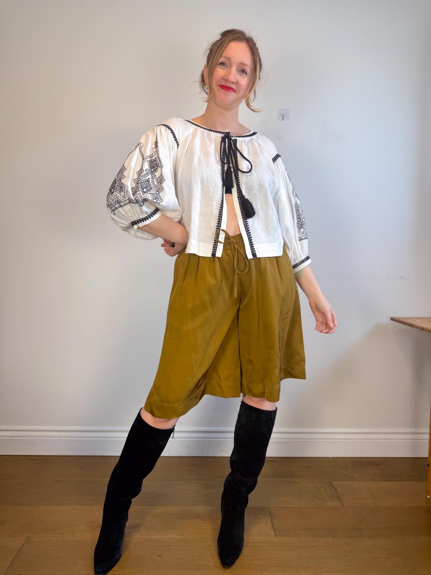 AGGEL Linen Embroidered Front Tie Blouse (Size M/L)