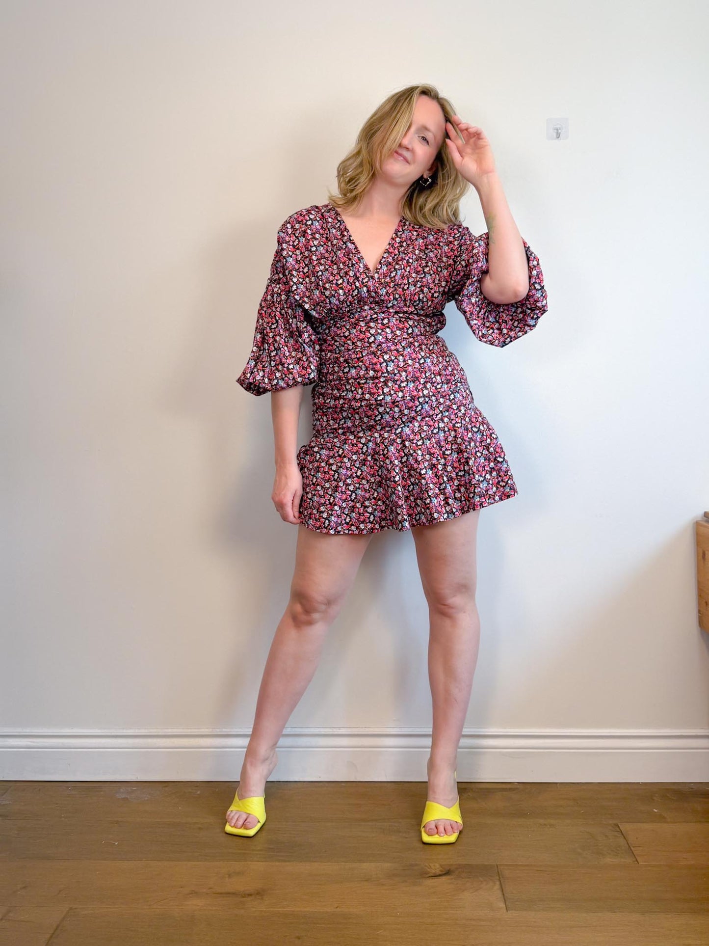 Scanlan Theodore Ruched Mini Dress in Floral (Size S)