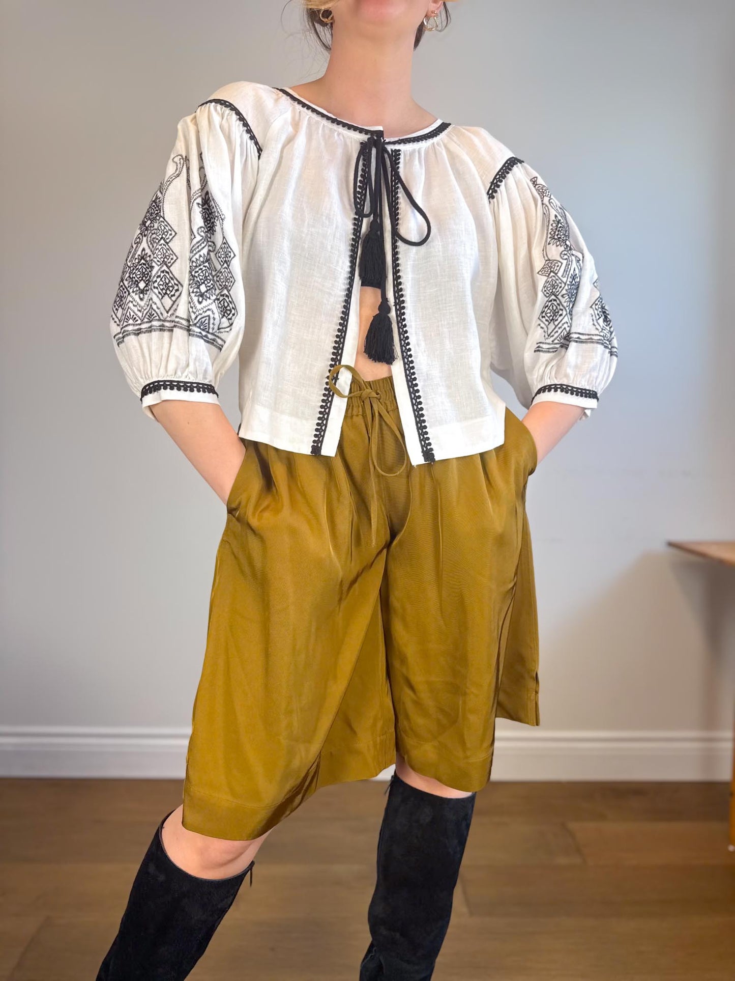 AGGEL Linen Embroidered Front Tie Blouse (Size M/L)