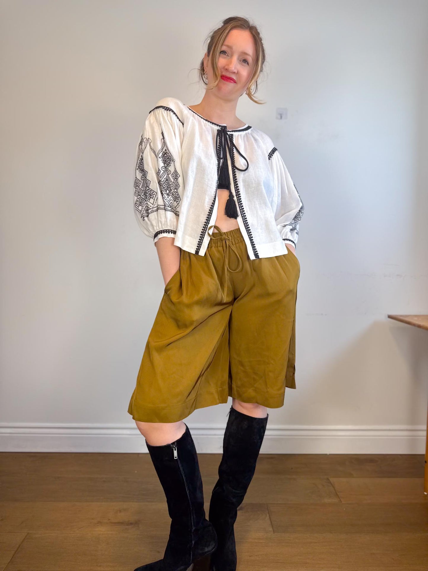 AGGEL Linen Embroidered Front Tie Blouse (Size M/L)