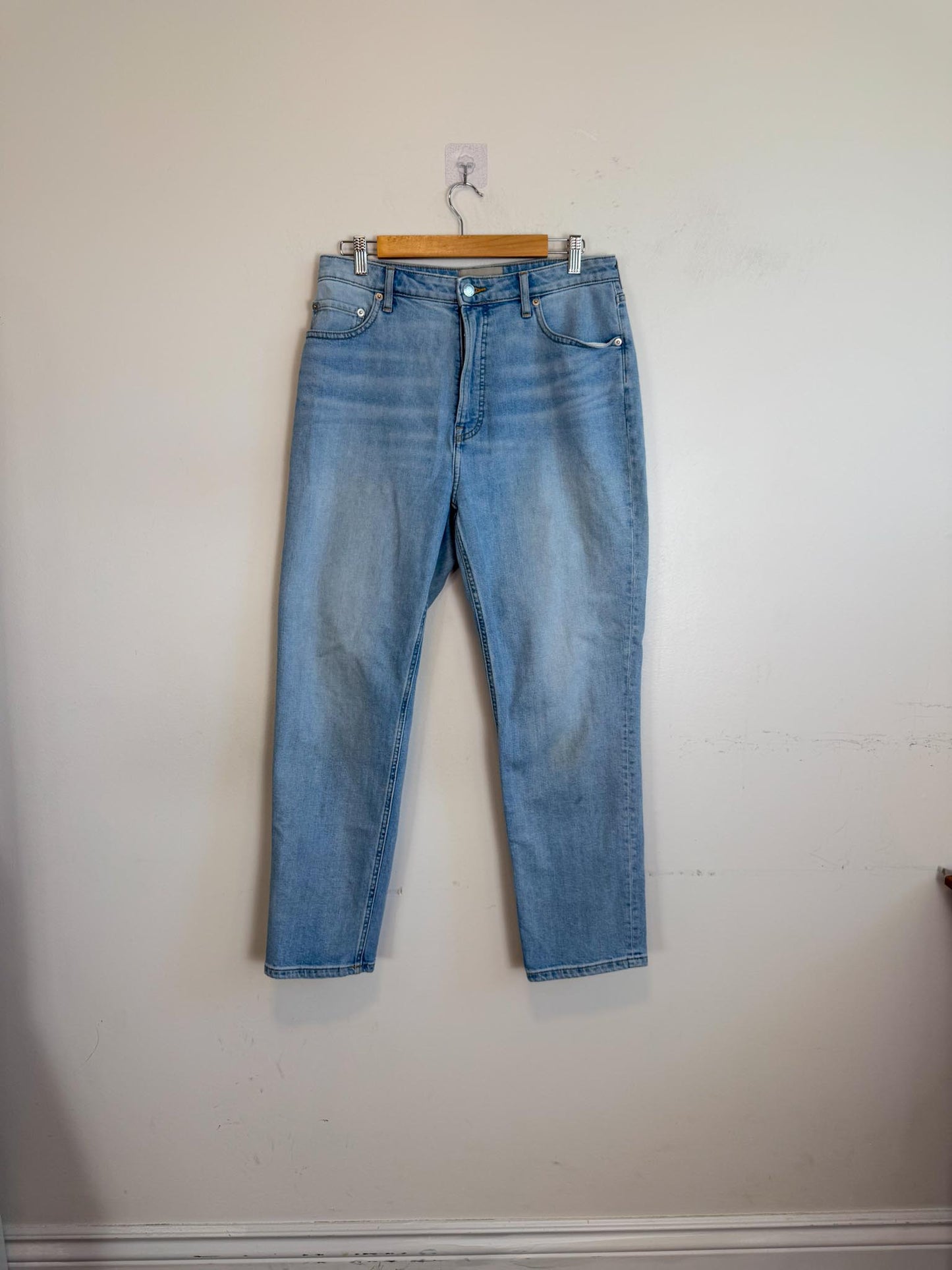 Everlane "The Curvy Cheeky Jean in Light Wash" (Size 31R)