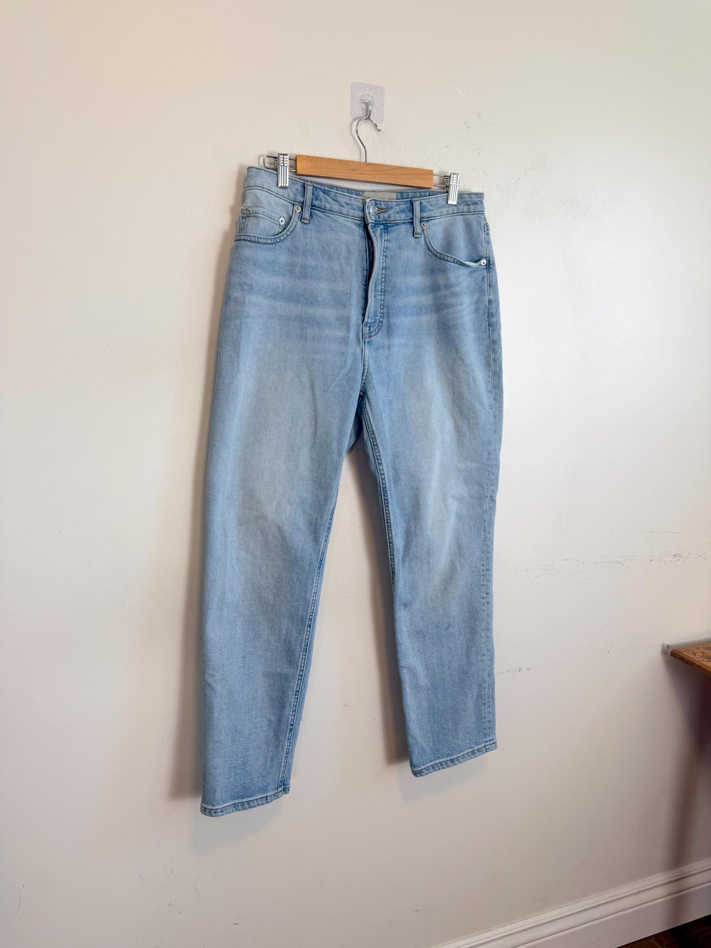 Everlane "The Curvy Cheeky Jean in Light Wash" (Size 31R)