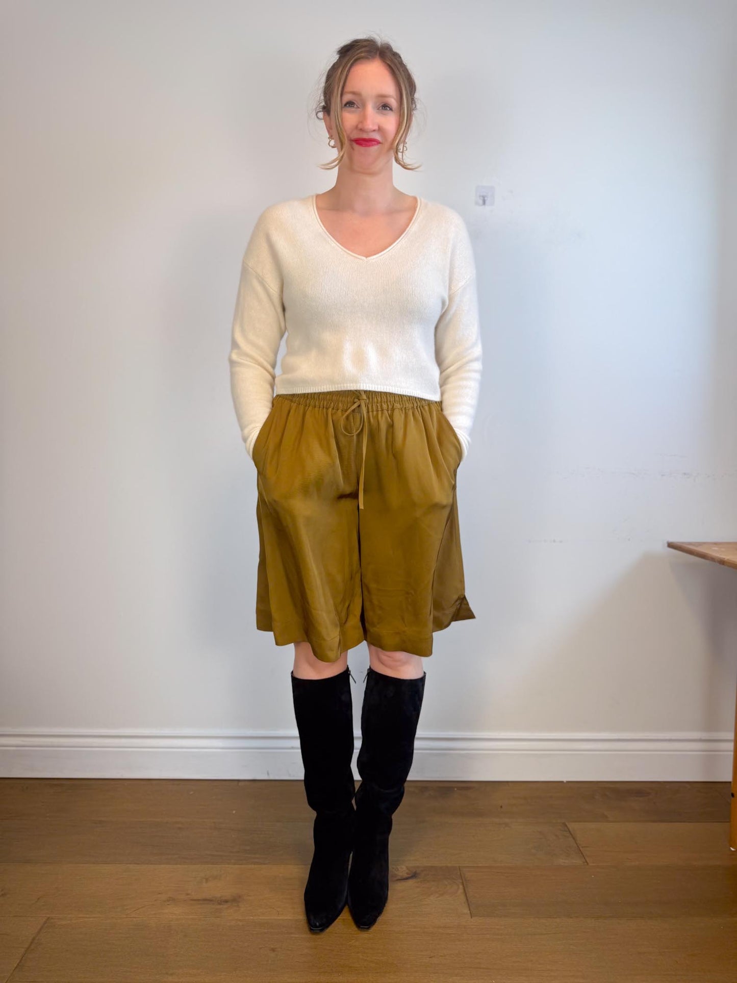 The Group Babaton "Genre Cashmere Cropped Sweater in Cream" (Size XS/S)
