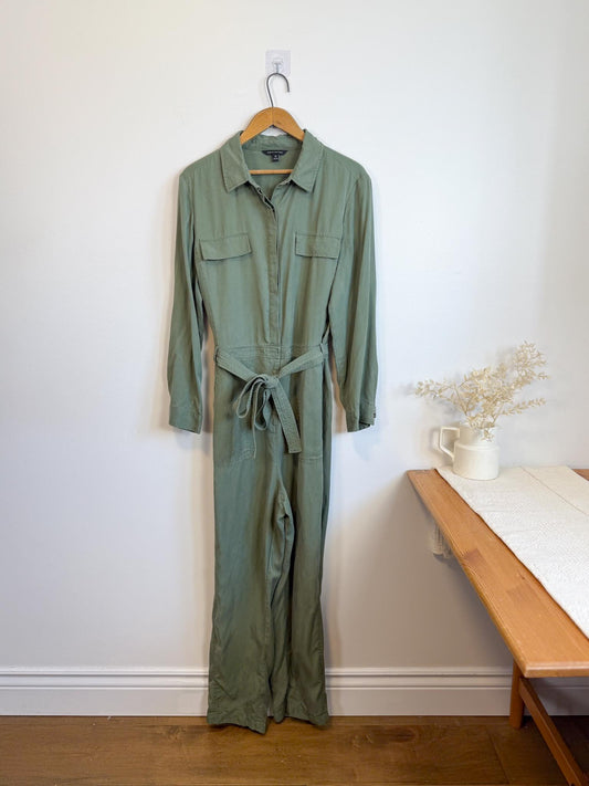 Banana Republic Lightweight Jumpsuit in Green (Size 16)