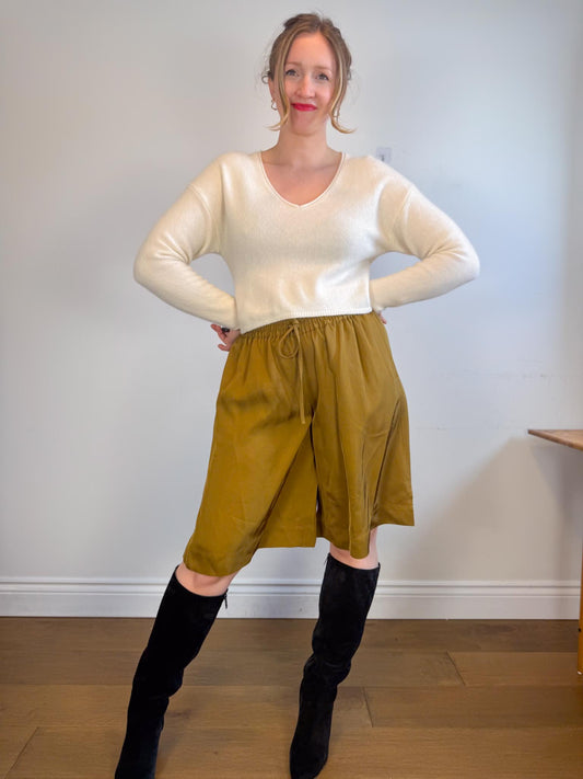 The Group Babaton "Genre Cashmere Cropped Sweater in Cream" (Size XS/S)