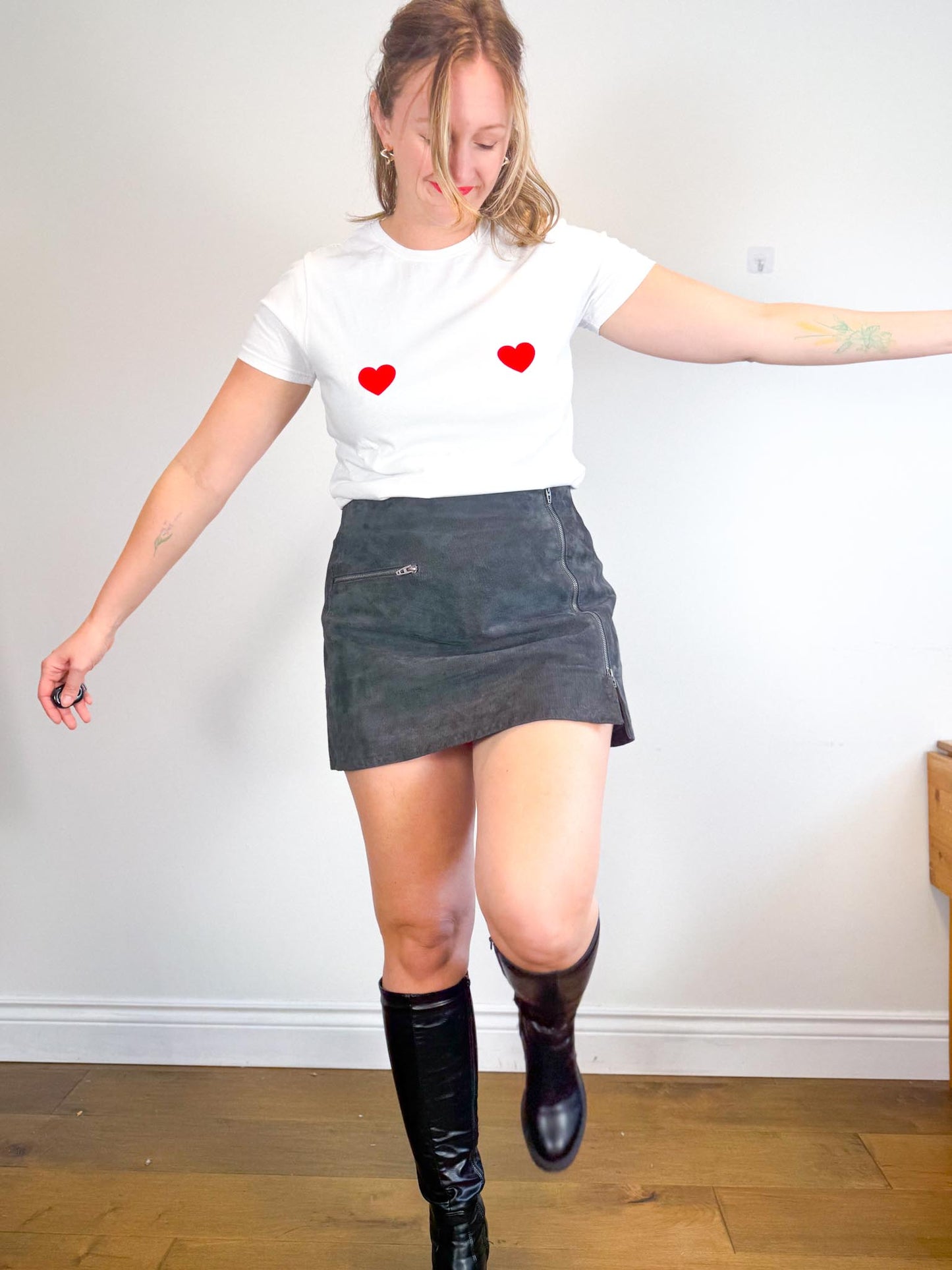 Brunette The Label Heart White T-Shirt (Size XS/S)