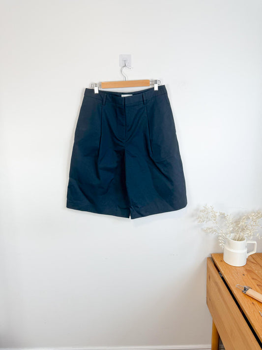 MATTEAU Designer "Long Chino Short in Black" (Size 8)