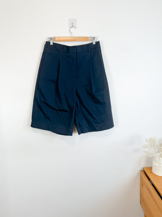 MATTEAU Designer "Long Chino Short in Black" (Size 6)