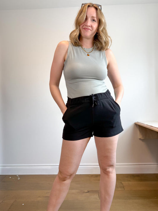 Lululemon "On The Fly Short in Black" (Size 10)