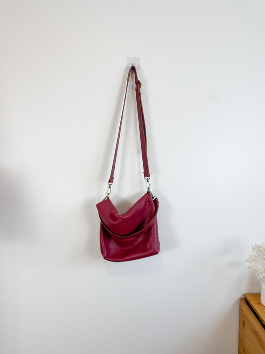 ELEVEN600 Leather Cross Body Bag in Merlot