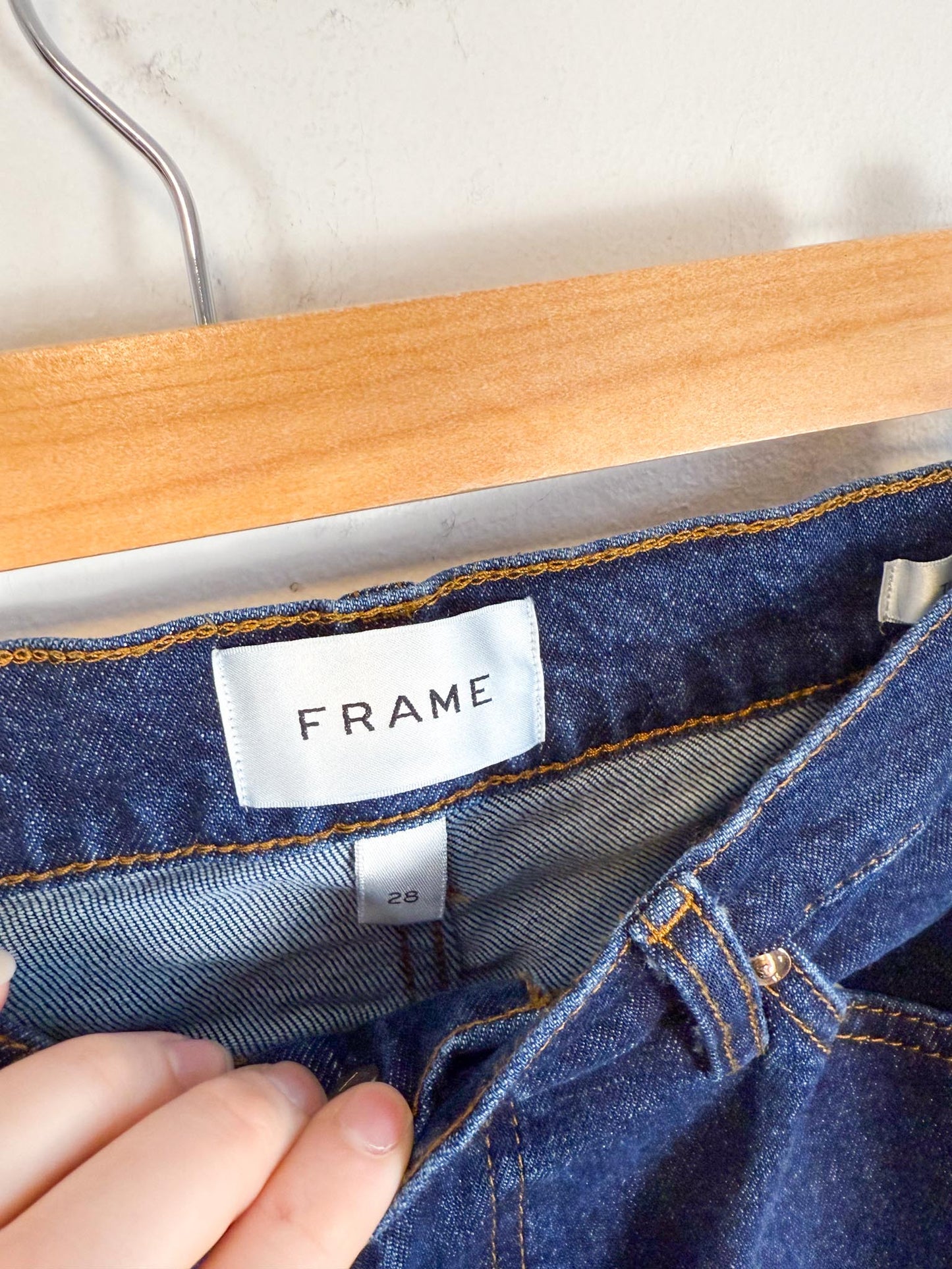 FRAME "The Borrowed Denim Jeans in Dark Wash" (Size 28)