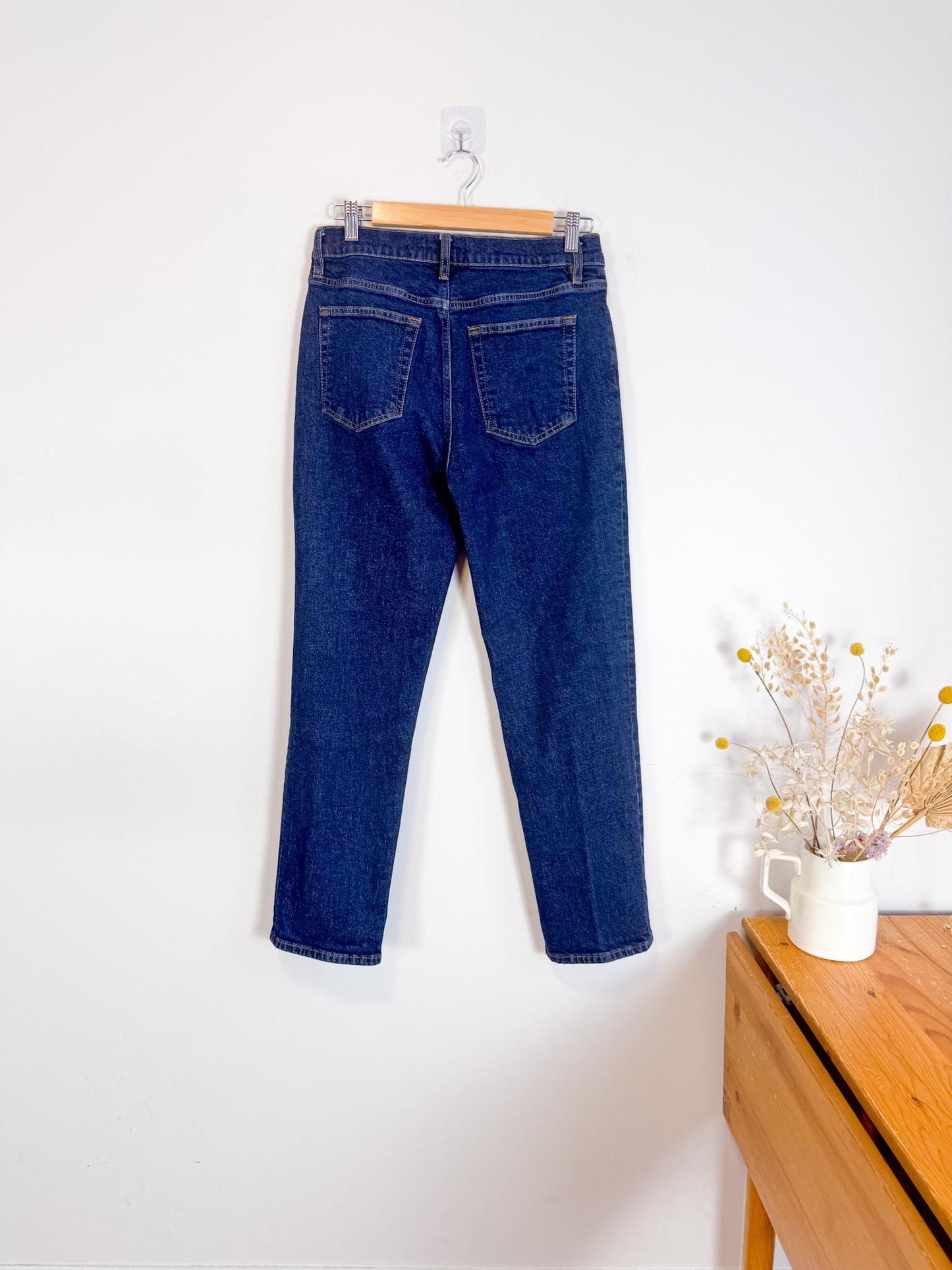 FRAME "The Borrowed Denim Jeans in Dark Wash" (Size 28)