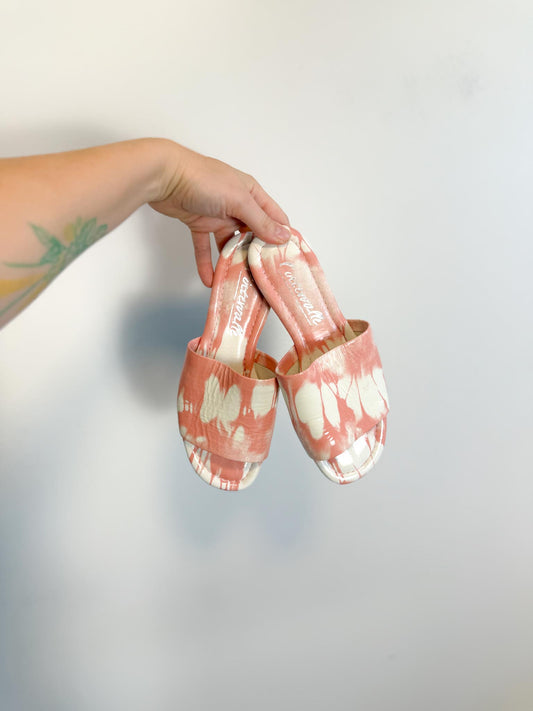 L’Intervalle "Lupe Pink Tie Dye Slides" (Size 7)