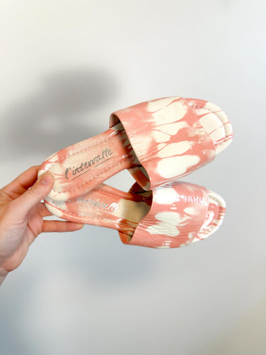 L’Intervalle "Lupe Pink Tie Dye Slides" (Size 7)