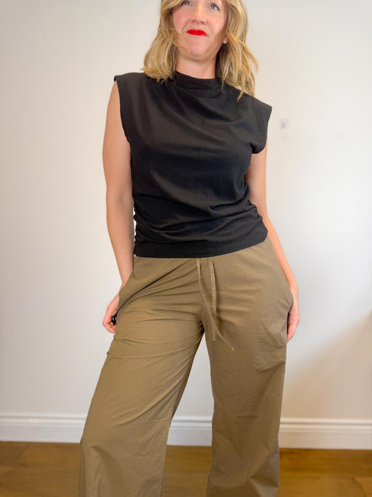 Gap High Neck Sleeveless Top in Black (Size XL)