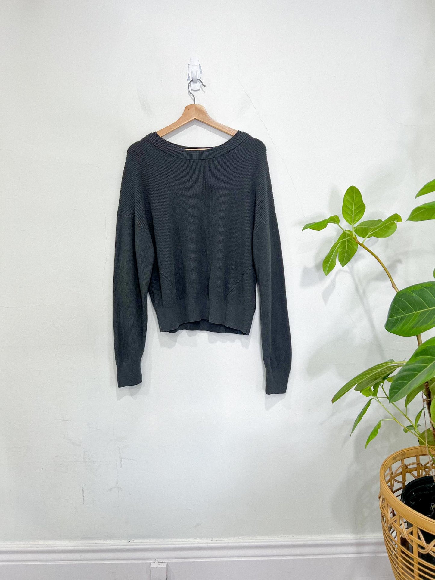 Lululemon Cropped Ribbed Crewneck in Charcoal Grey (Size M/L)