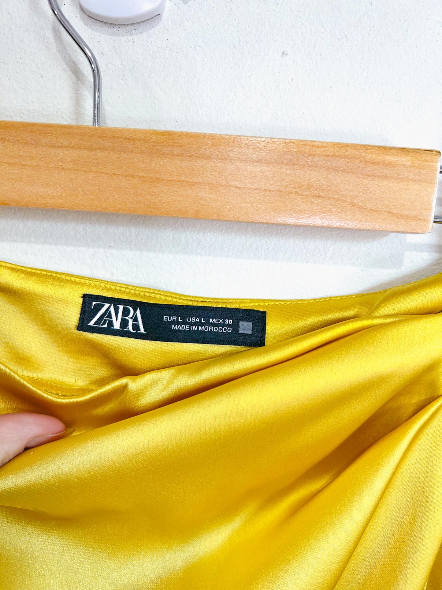 Zara Yellow Satin Midi Ruched Skirt (Size L)