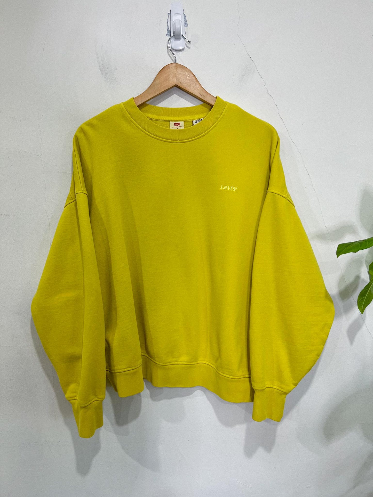 Levi’s Crewneck in Chartreuse (Size M/L)