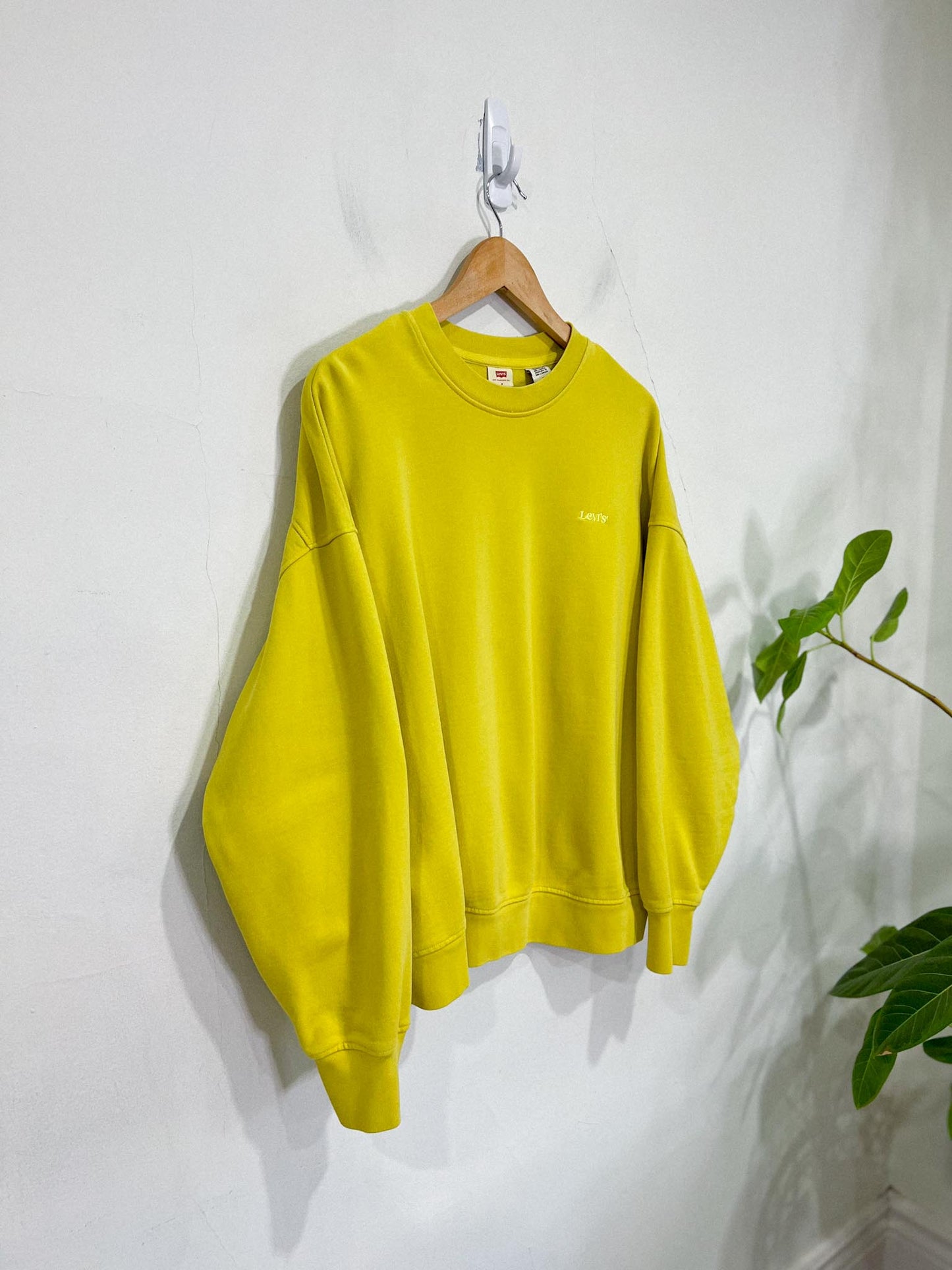 Levi’s Crewneck in Chartreuse (Size M/L)