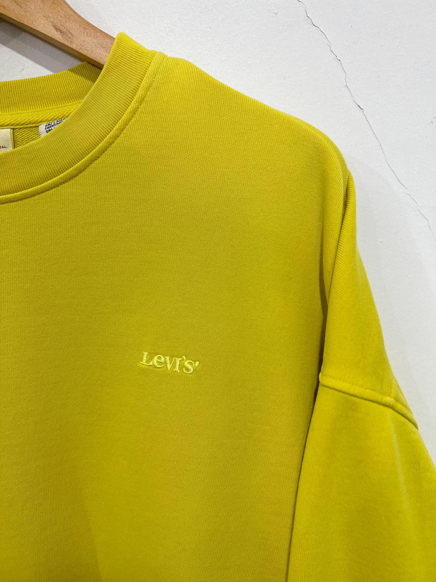 Levi’s Crewneck in Chartreuse (Size M/L)