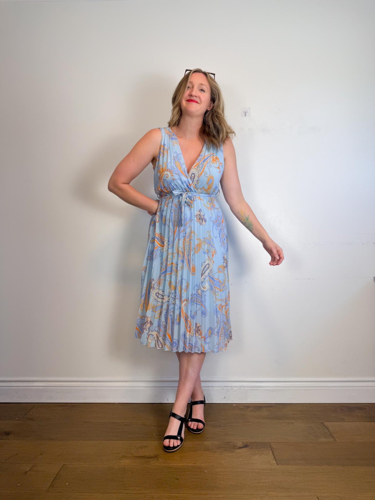 M Made in Italy Pleated Midi Dress in Blue (Size M)