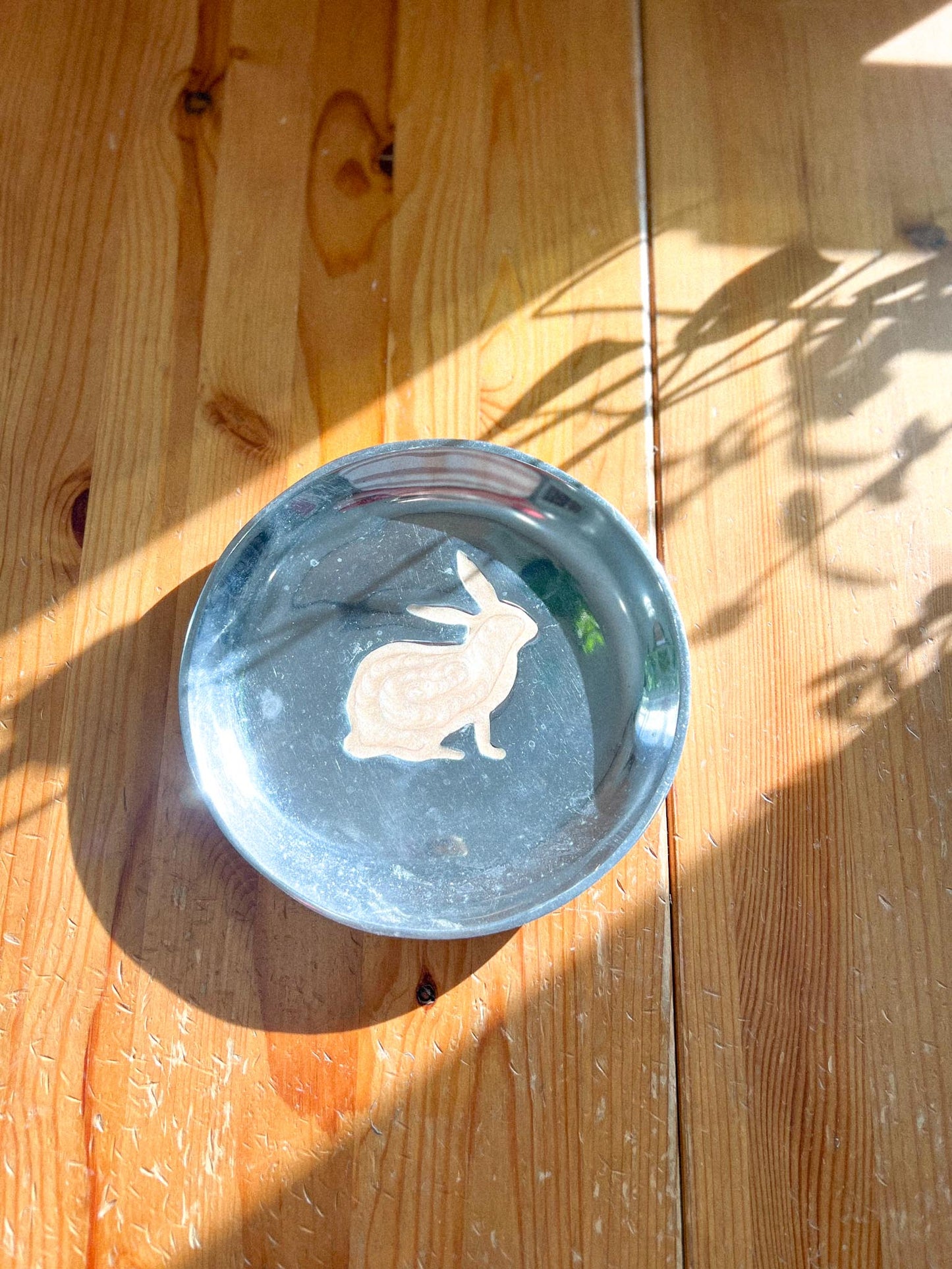 Pampa Bay Small Silver Plate with Pearlized Rabbit