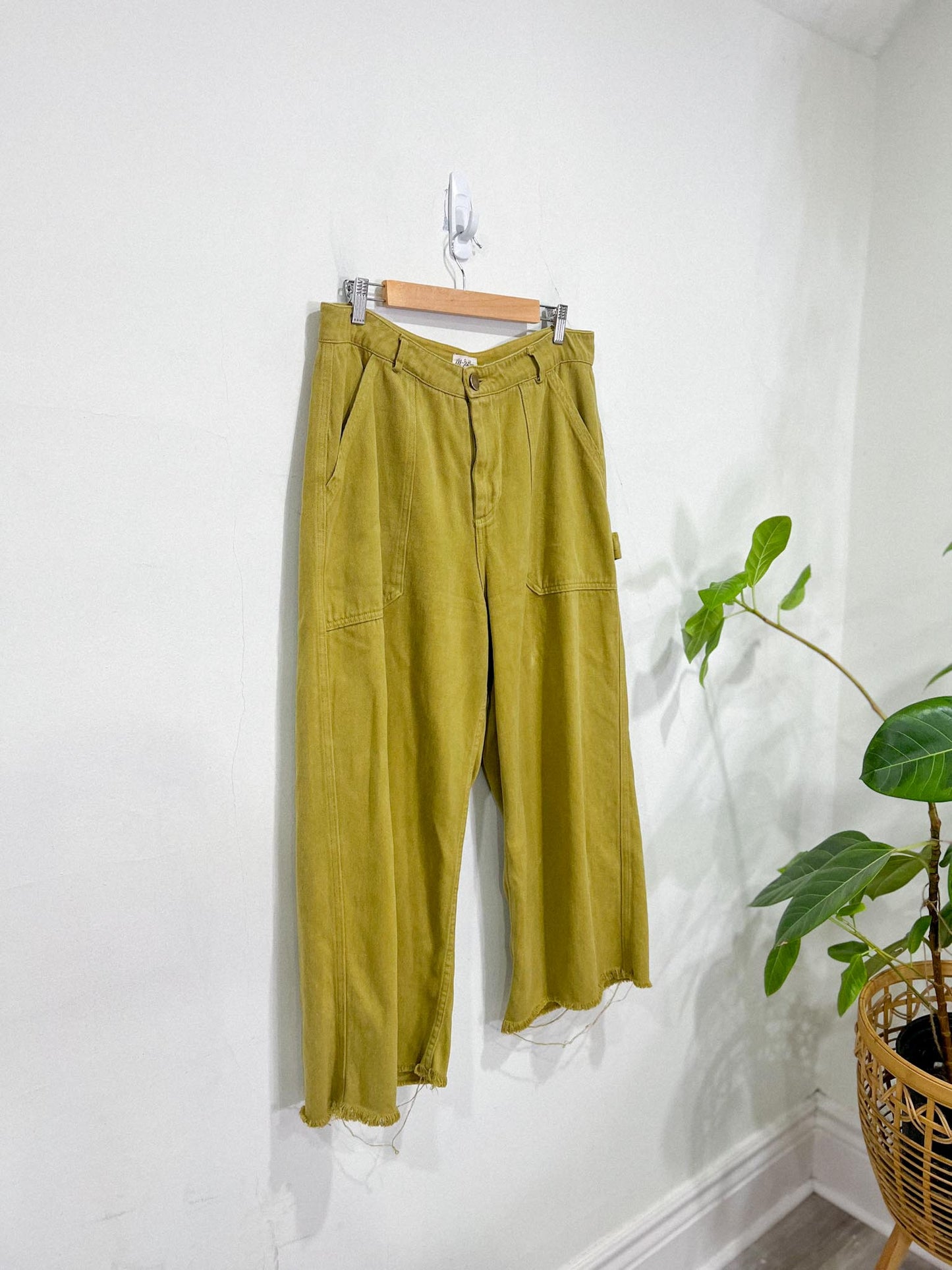 Back Beat Rags Slow Fashion Wide Leg Cropped Pants in Green (Size XL)