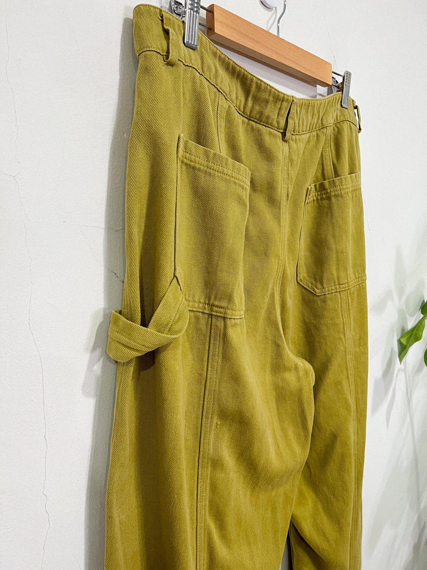 Back Beat Rags Slow Fashion Wide Leg Cropped Pants in Green (Size XL)