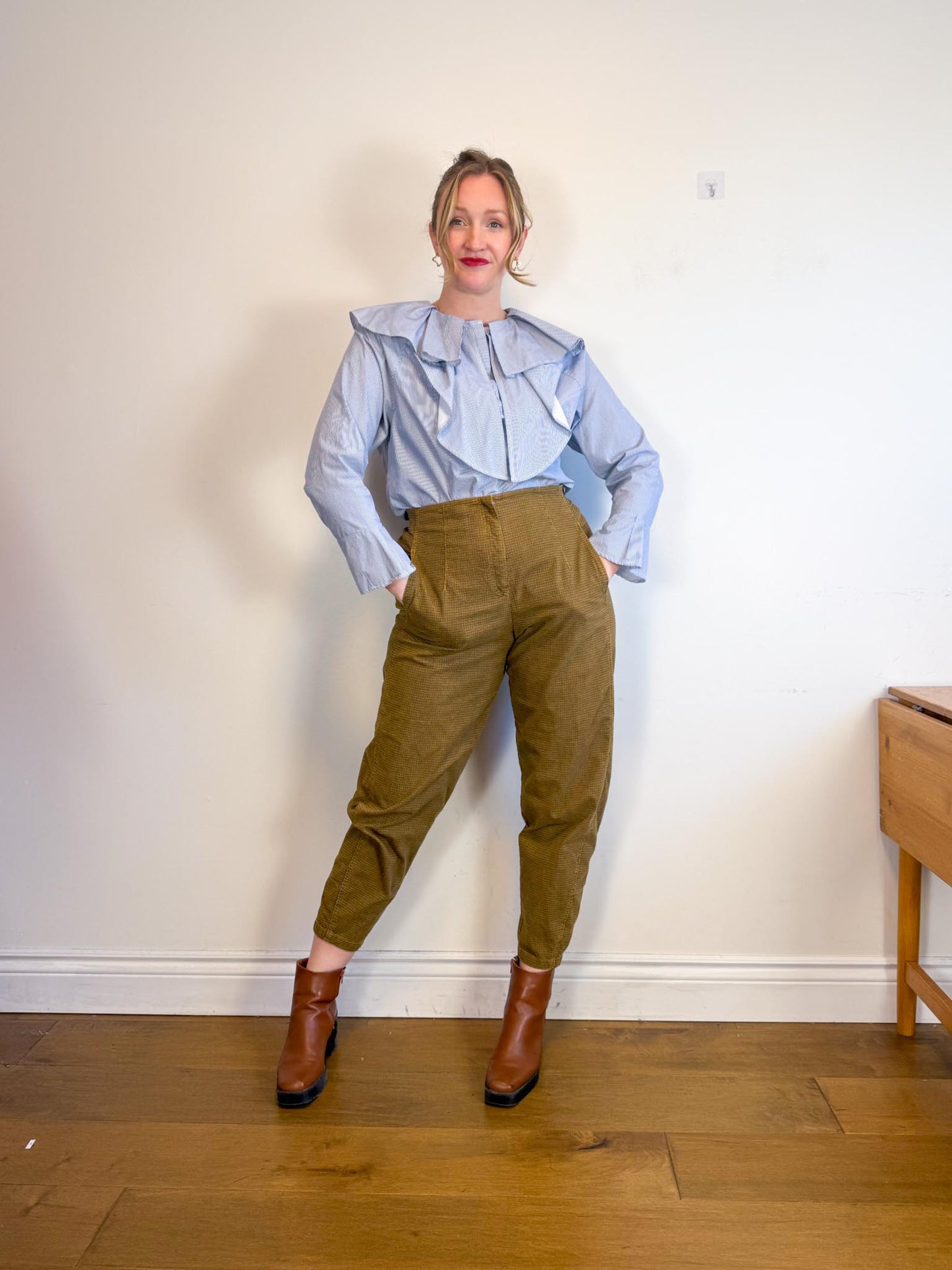 PURE COTTON Ruffled Collar Pinstriped Blouse in Blue/White (Size M)