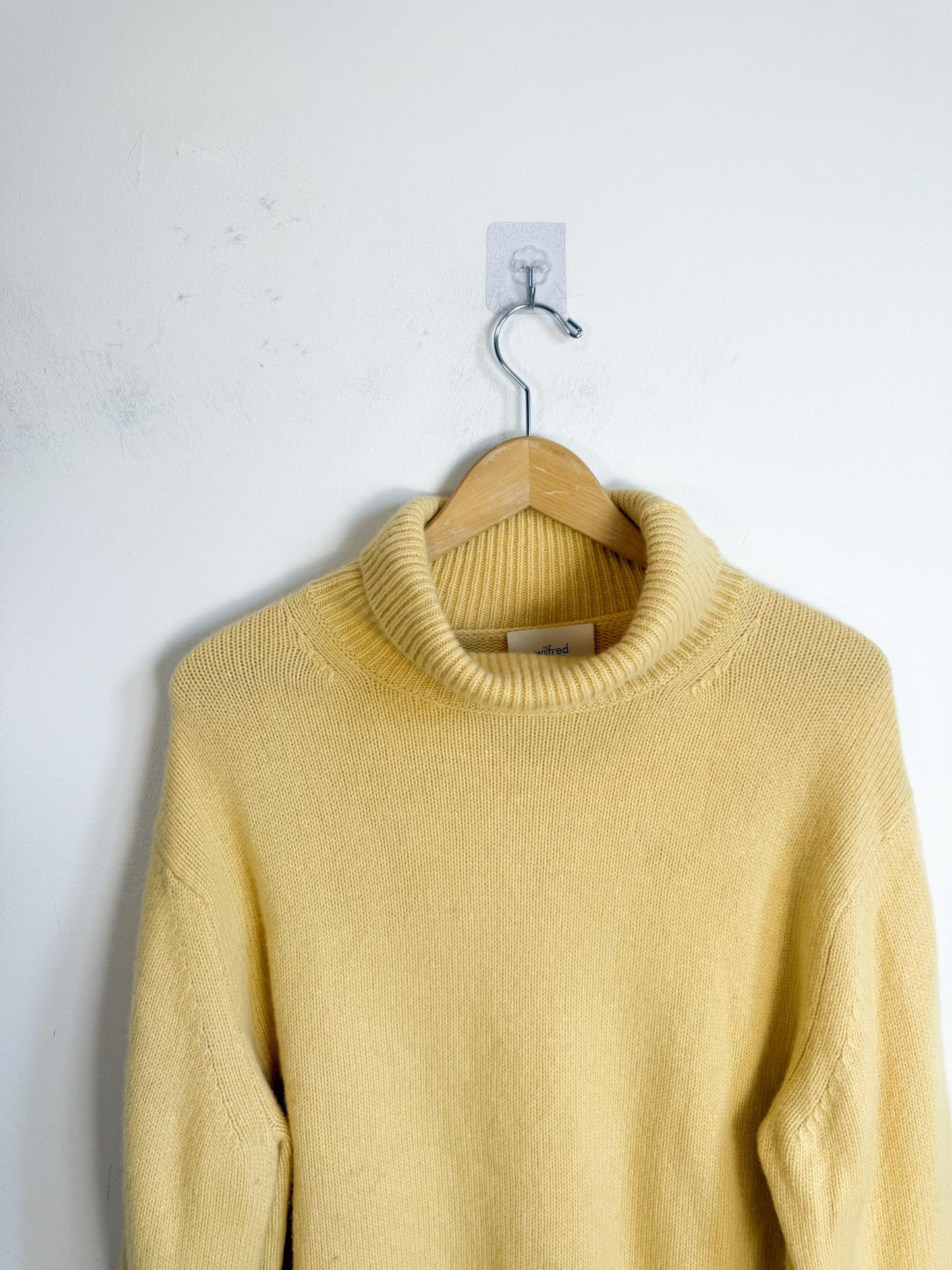 Wilfred Cashmere Turtleneck Sweater in Butter Yellow (Size L)