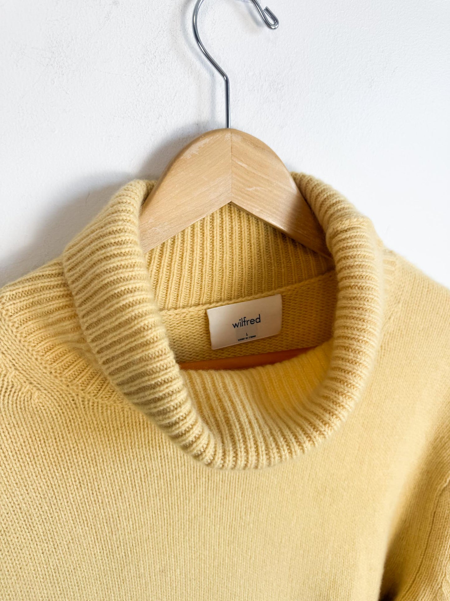 Wilfred Cashmere Turtleneck Sweater in Butter Yellow (Size L)