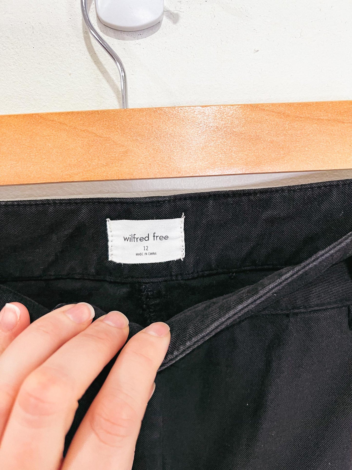 Wilfred Free "Modern Cargo Pant" in Black (Size 12)