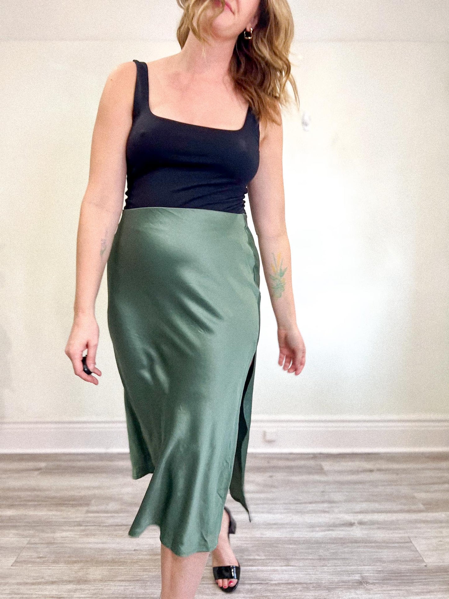 House of Harlow 1960 Satin Midi Skirt with Side Slit in Green (Size M/L)