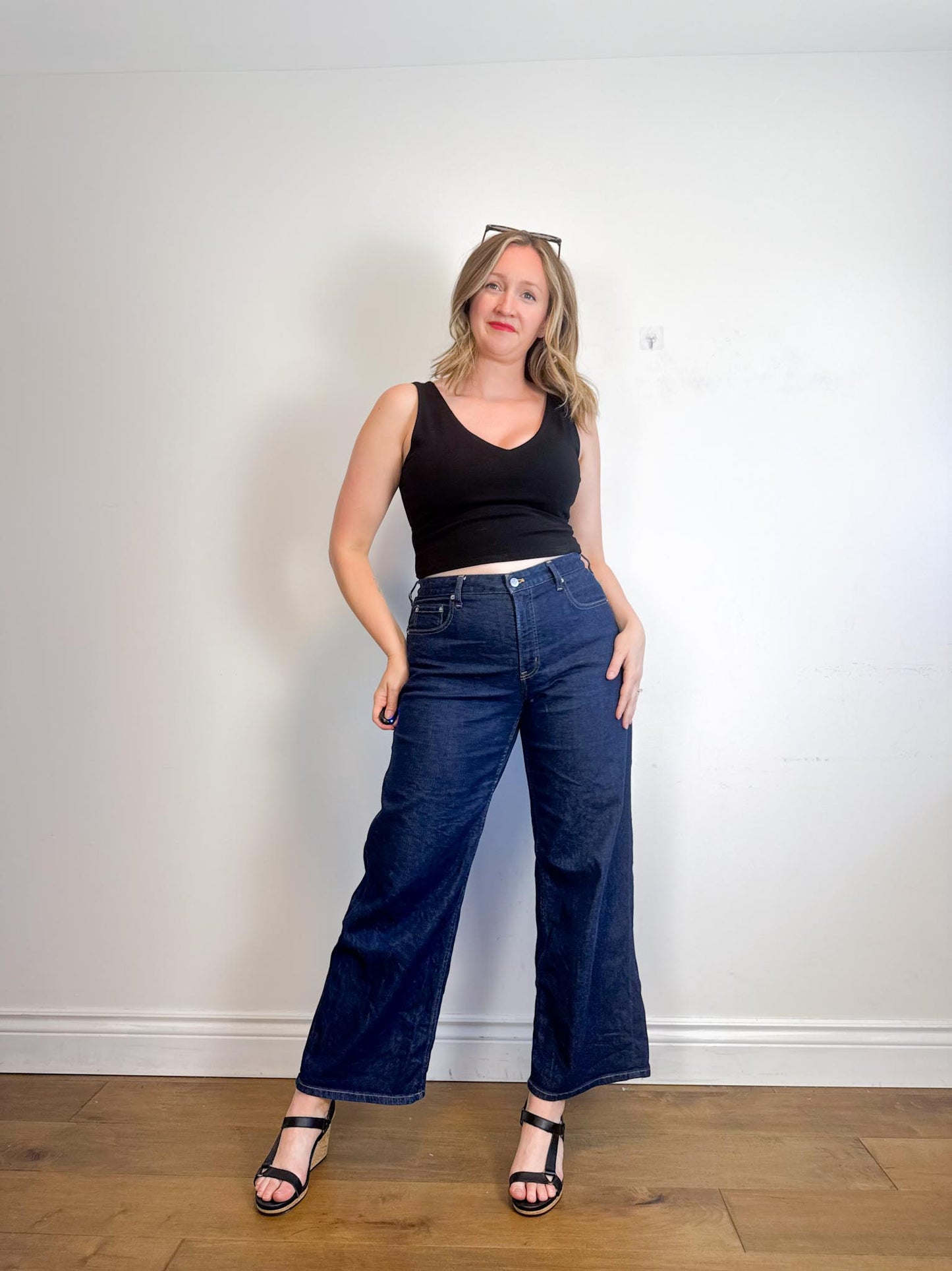 Everlane "The Mid-Way Jean in Dark Wash" (Size 31R)