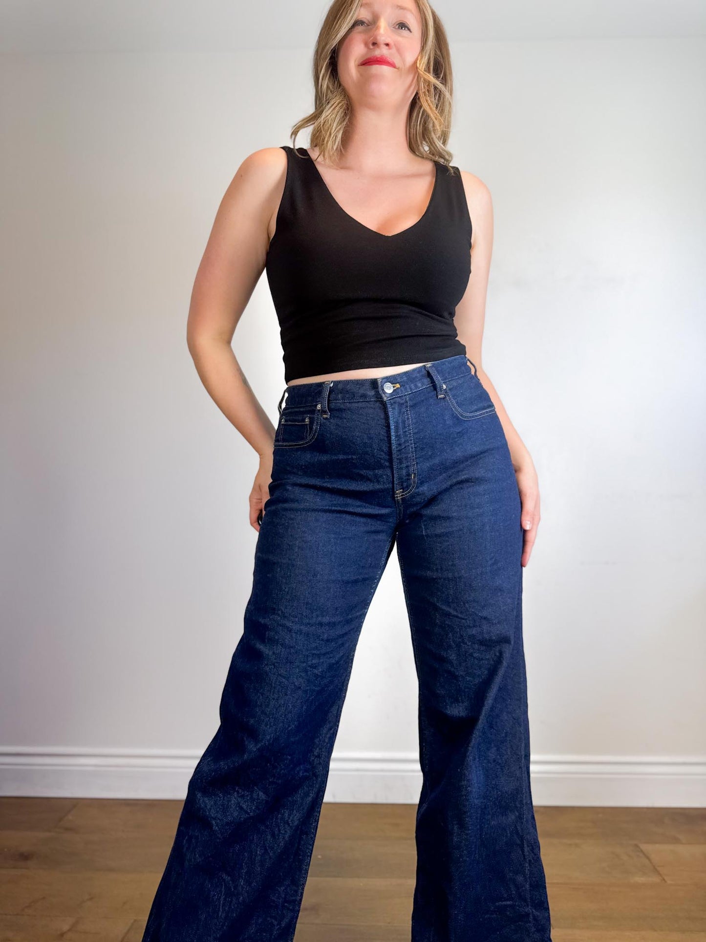 Everlane "The Mid-Way Jean in Dark Wash" (Size 31R)