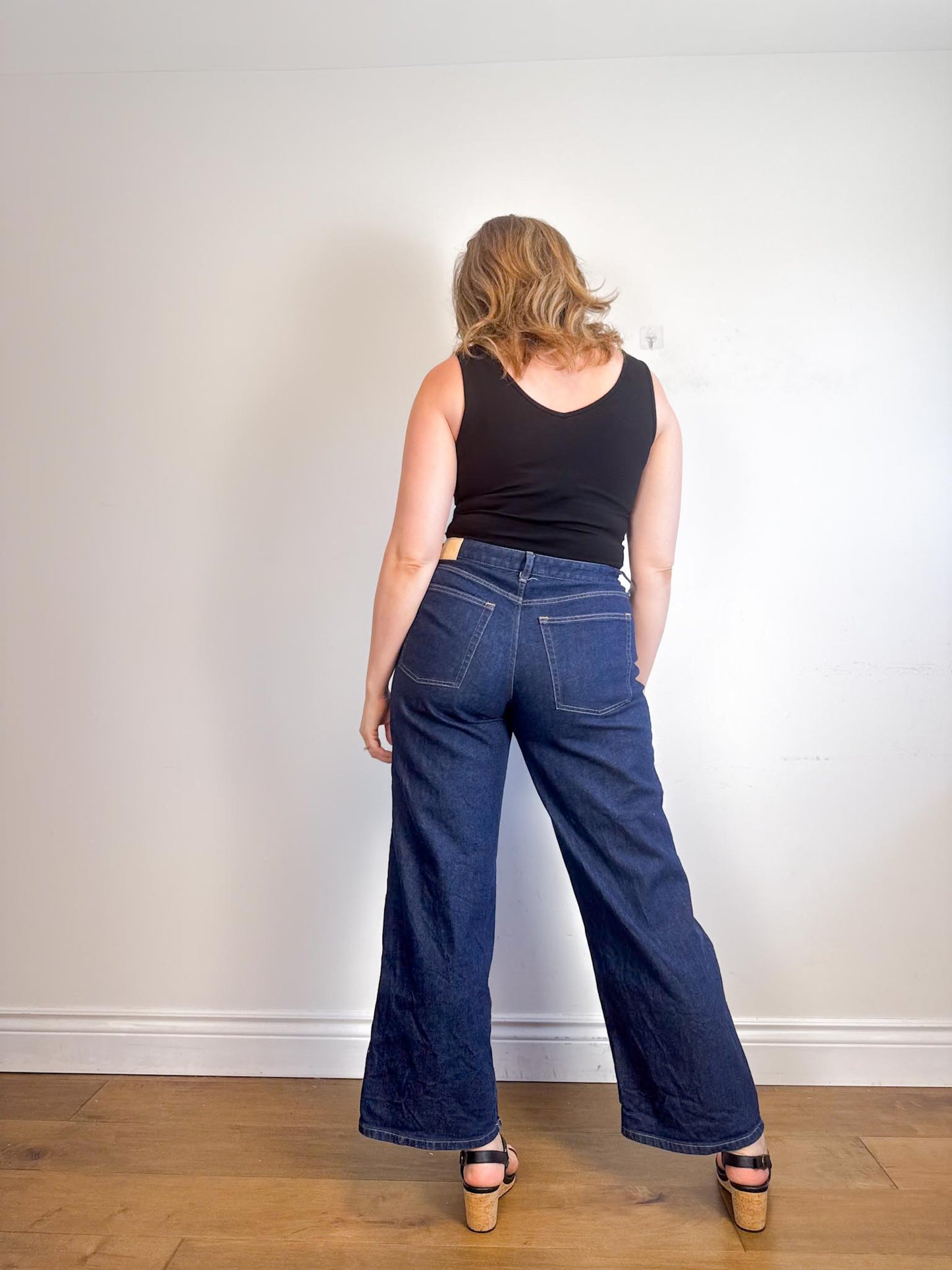 Everlane "The Mid-Way Jean in Dark Wash" (Size 31R)