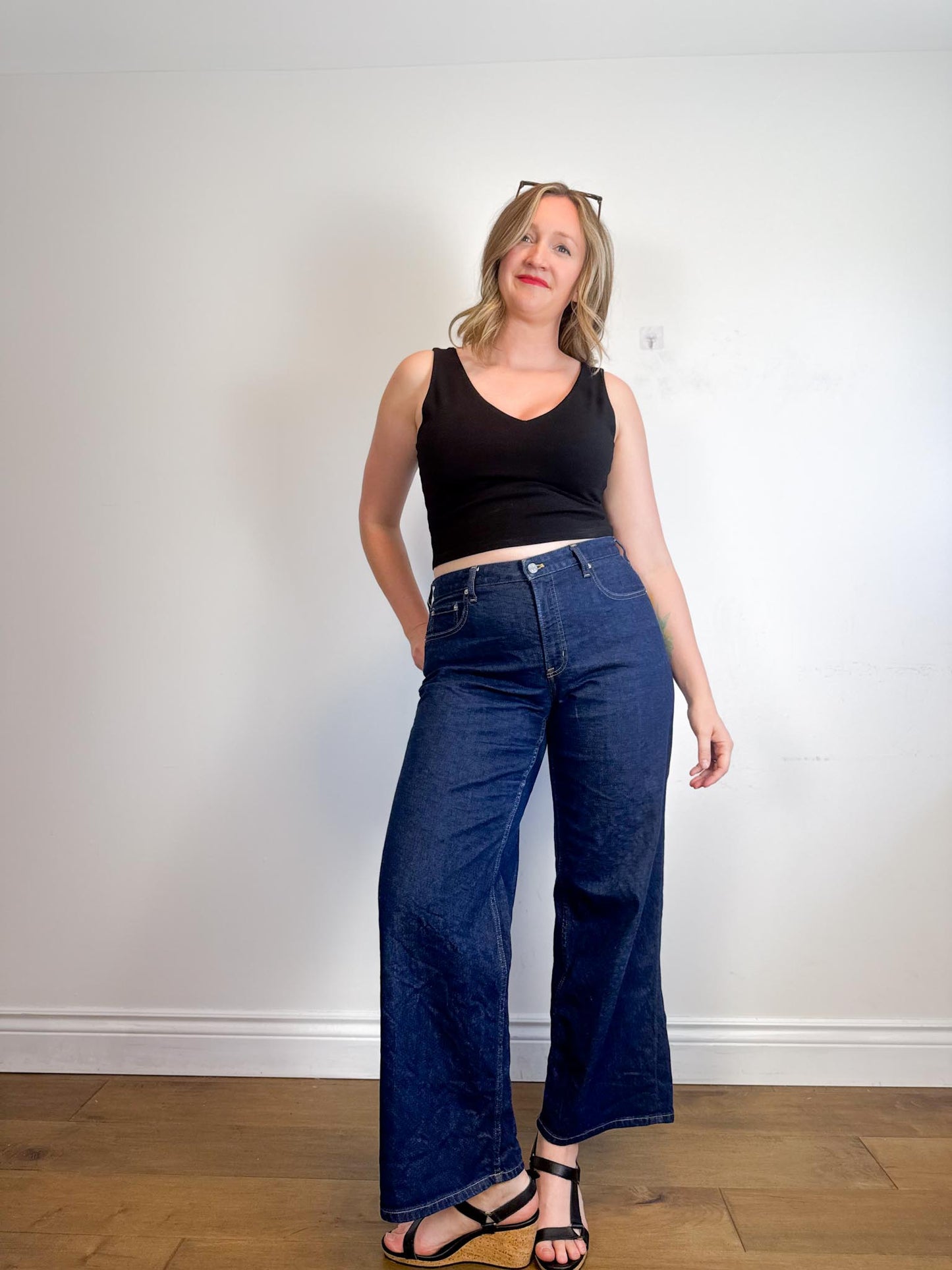Everlane "The Mid-Way Jean in Dark Wash" (Size 31R)