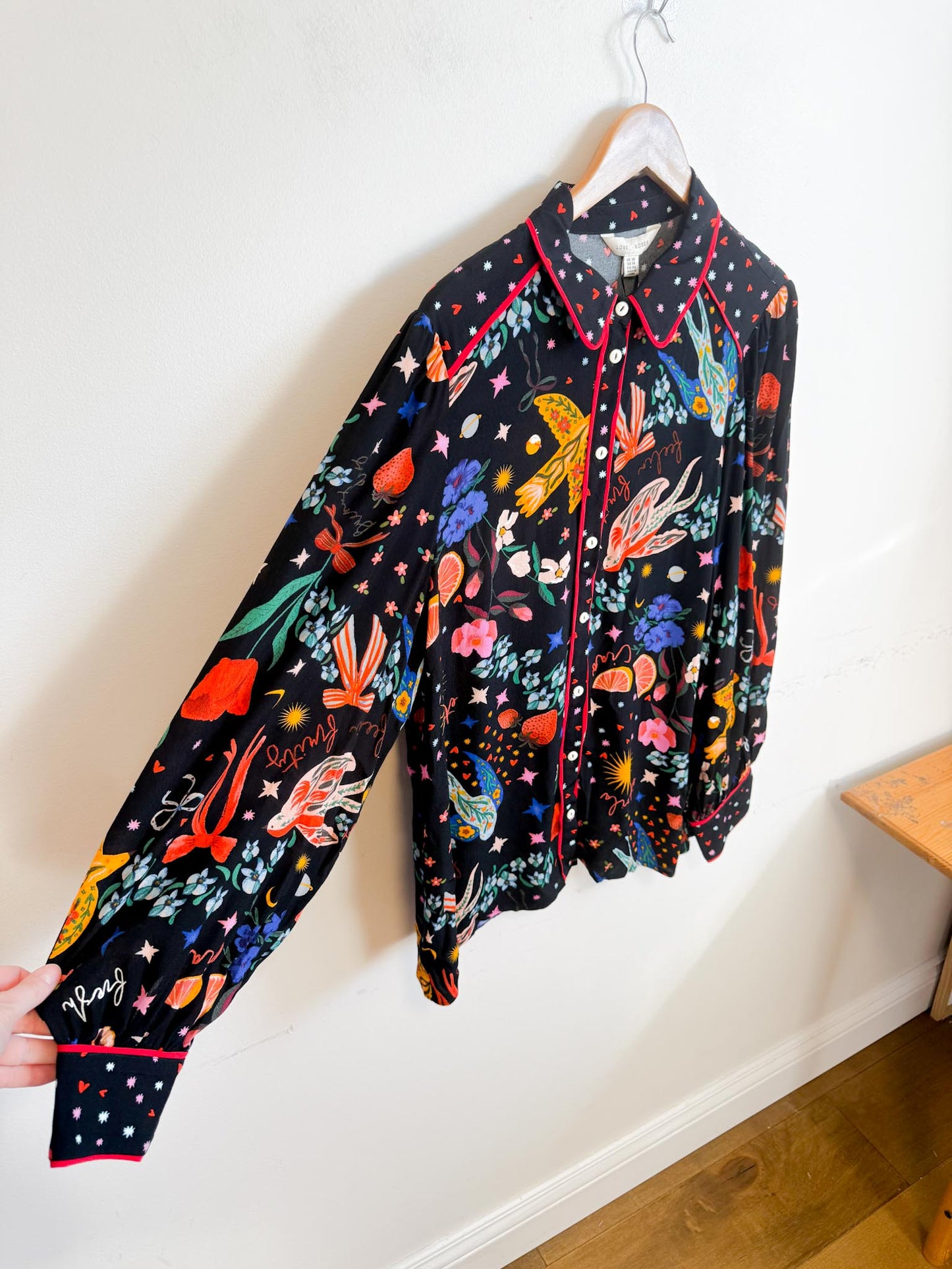Love & Roses "Black Graphic Print Long Sleeve Button Down Shirt" NWT (Size L/XL)