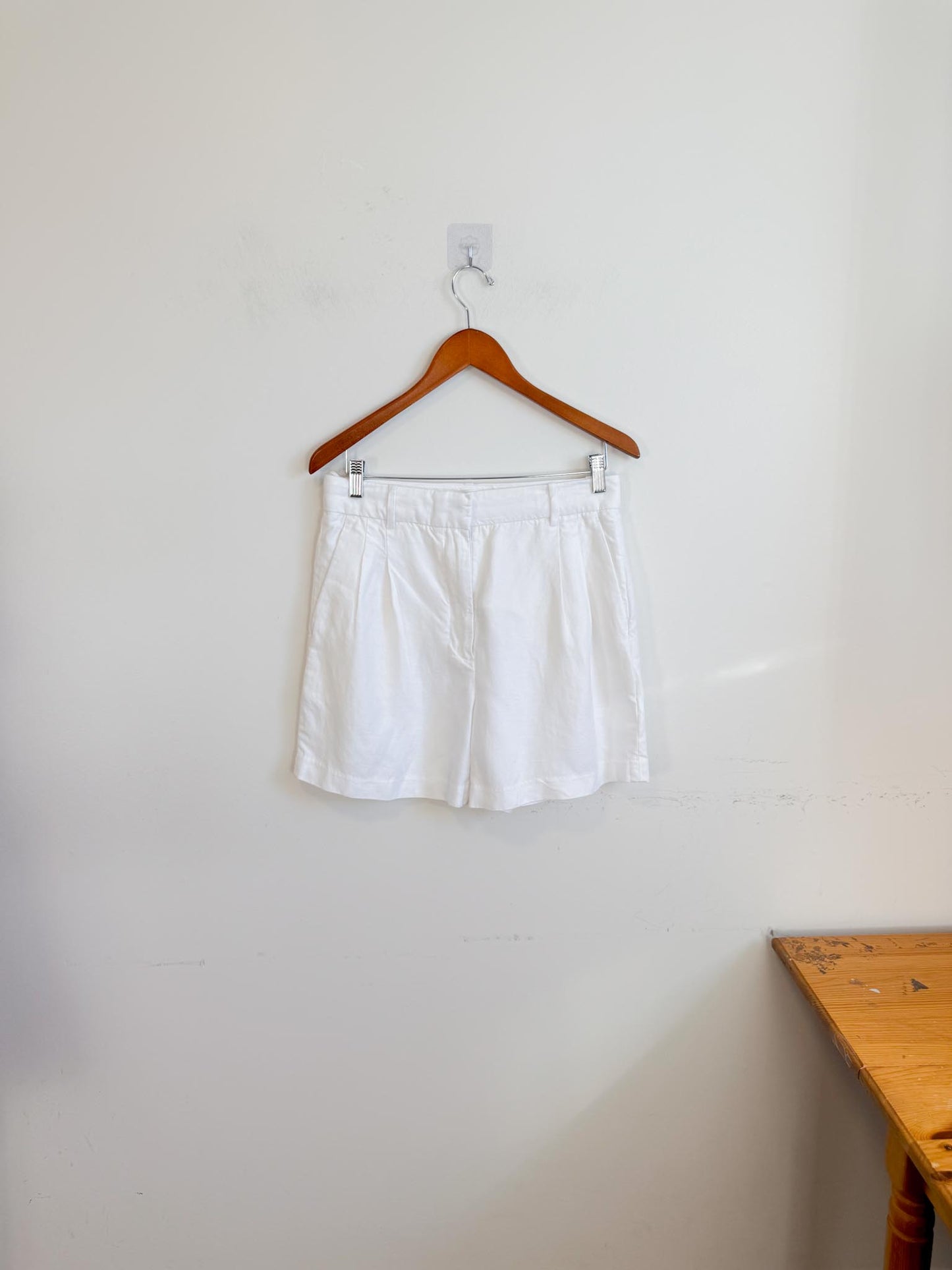 Wilfred "The Effortless Linen Short in White" (Size 10)