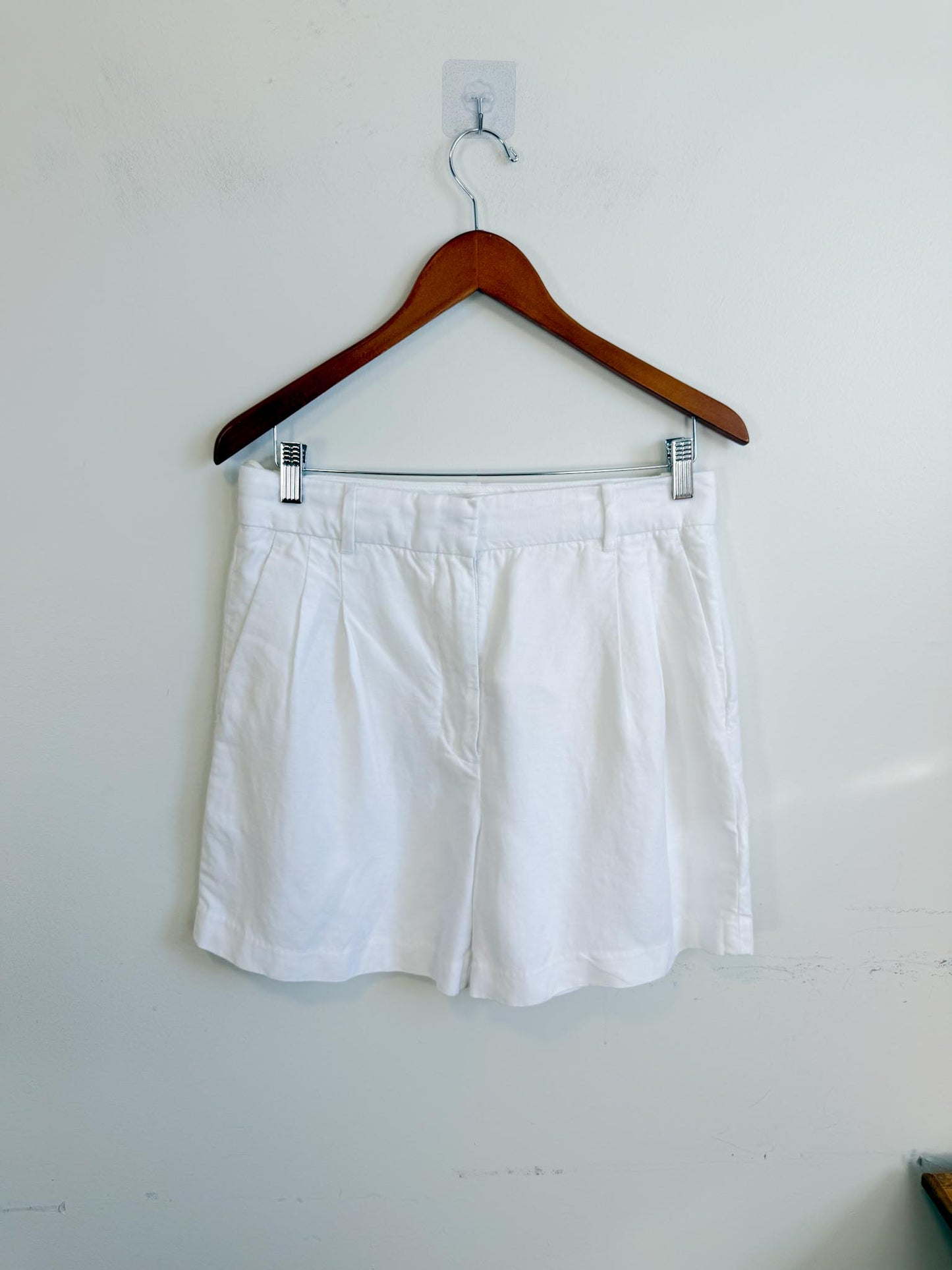 Wilfred "The Effortless Linen Short in White" (Size 10)