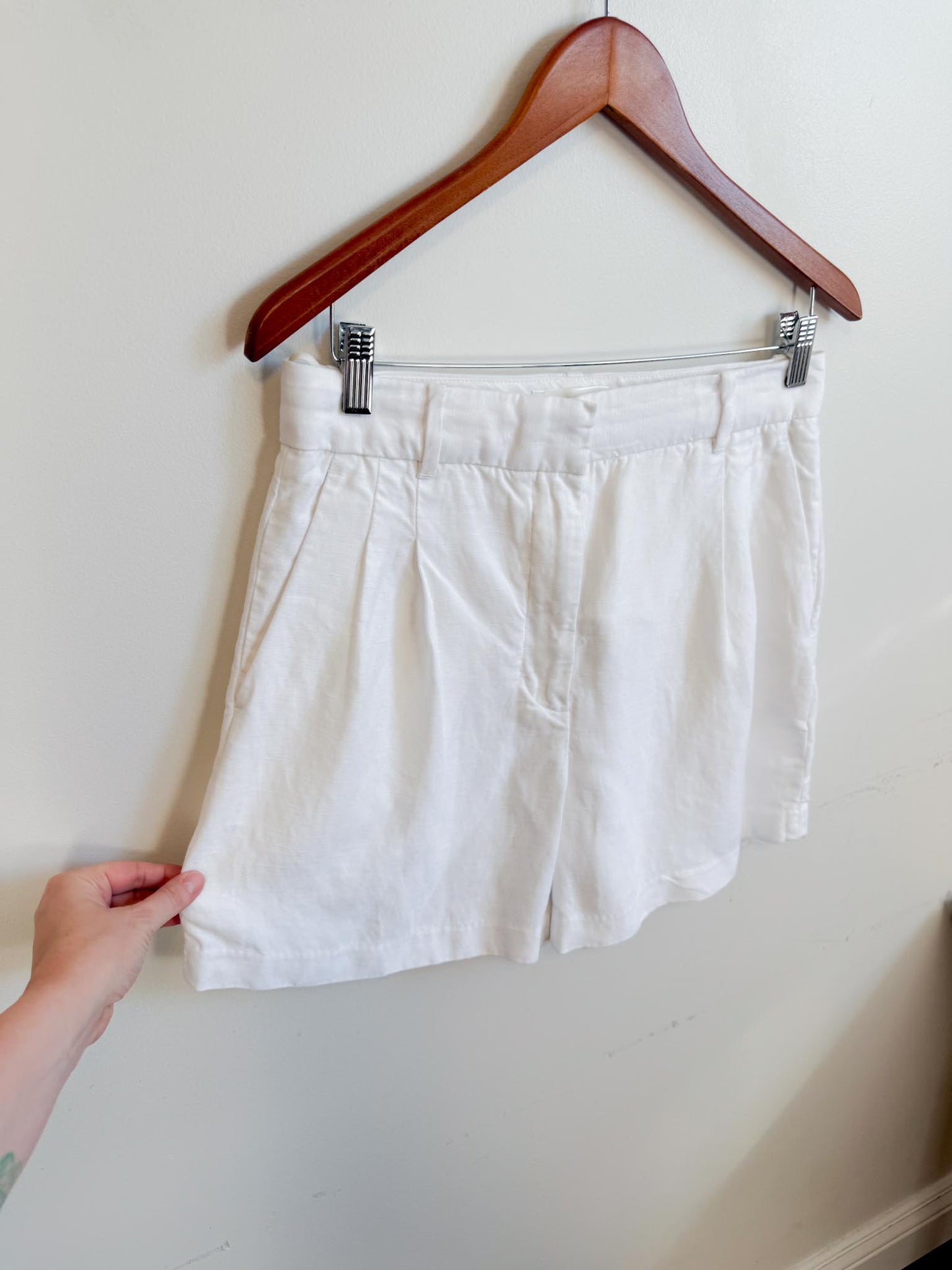 Wilfred "The Effortless Linen Short in White" (Size 10)